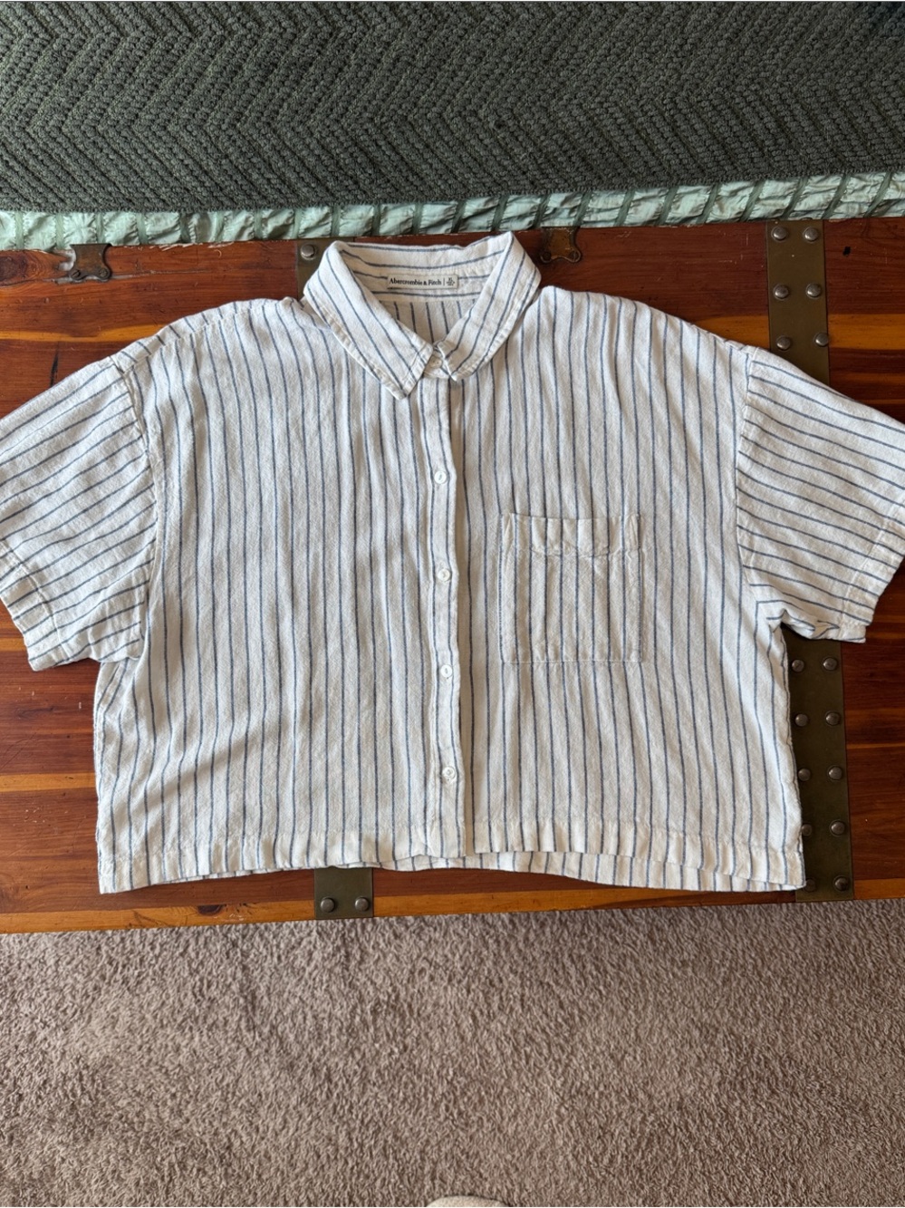 Abercrombie & Fitch White Short-Sleeve oversized Button-Down with Blue Stripes